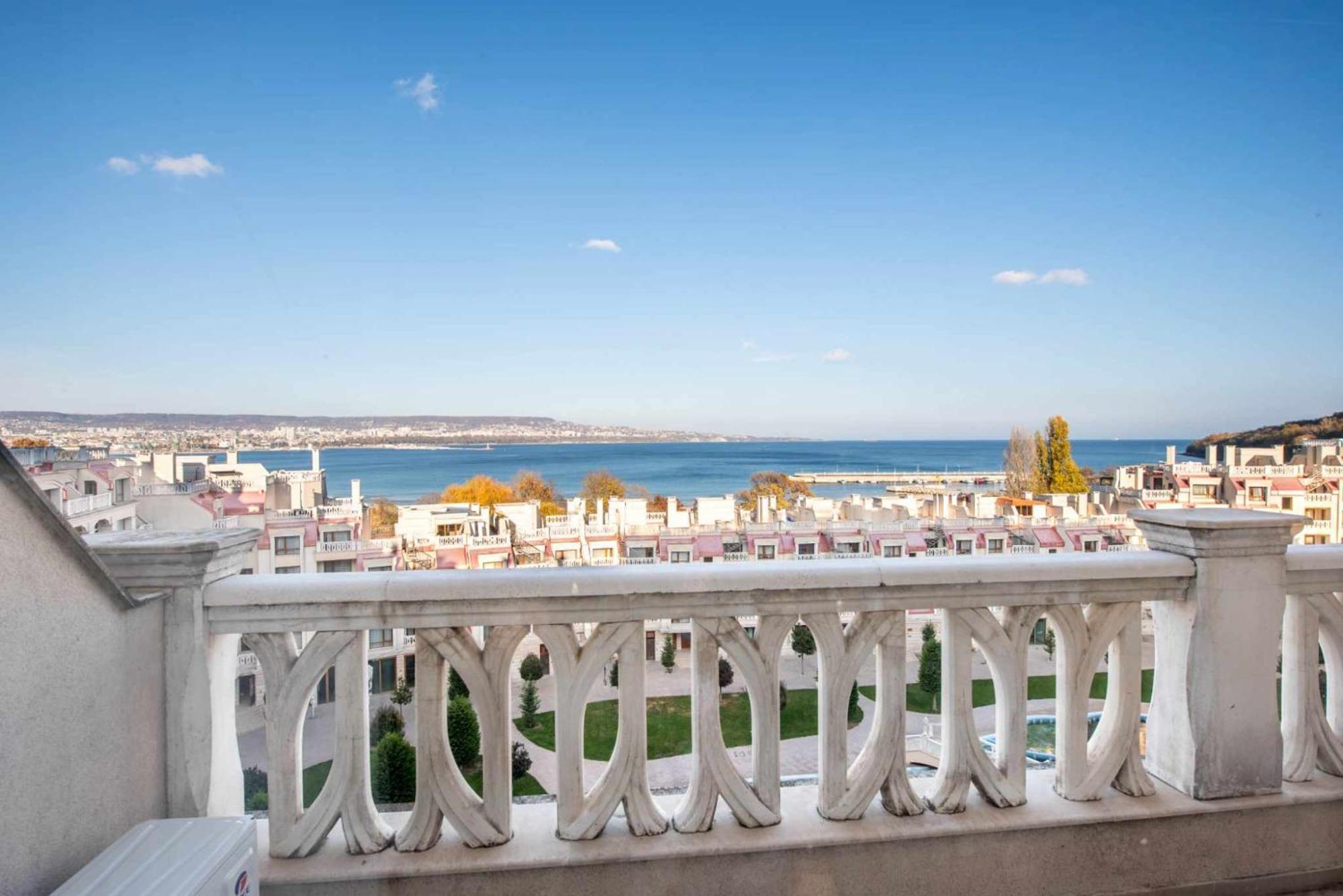 Azur Del Mar Seaview Apartment Varna Extérieur photo