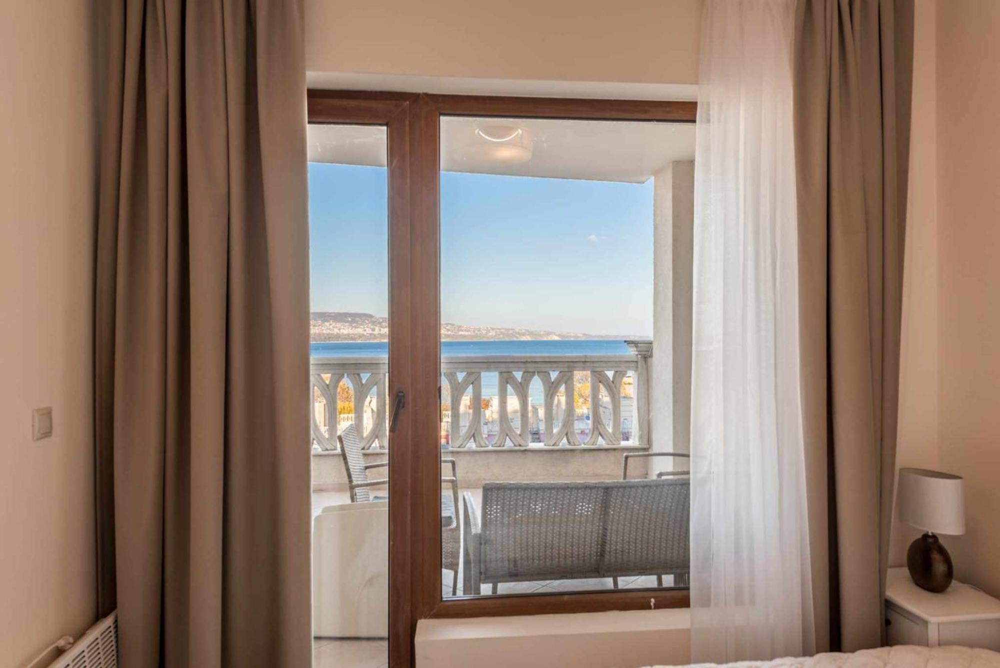 Azur Del Mar Seaview Apartment Varna Extérieur photo